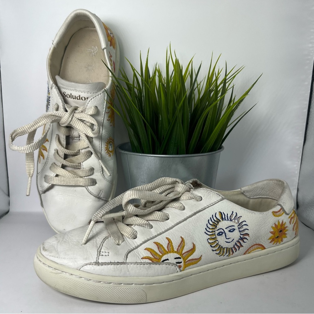 Soludos Shine On Ibiza Classic Leather Sneaker‎ White with Sun Embroidery Size 7